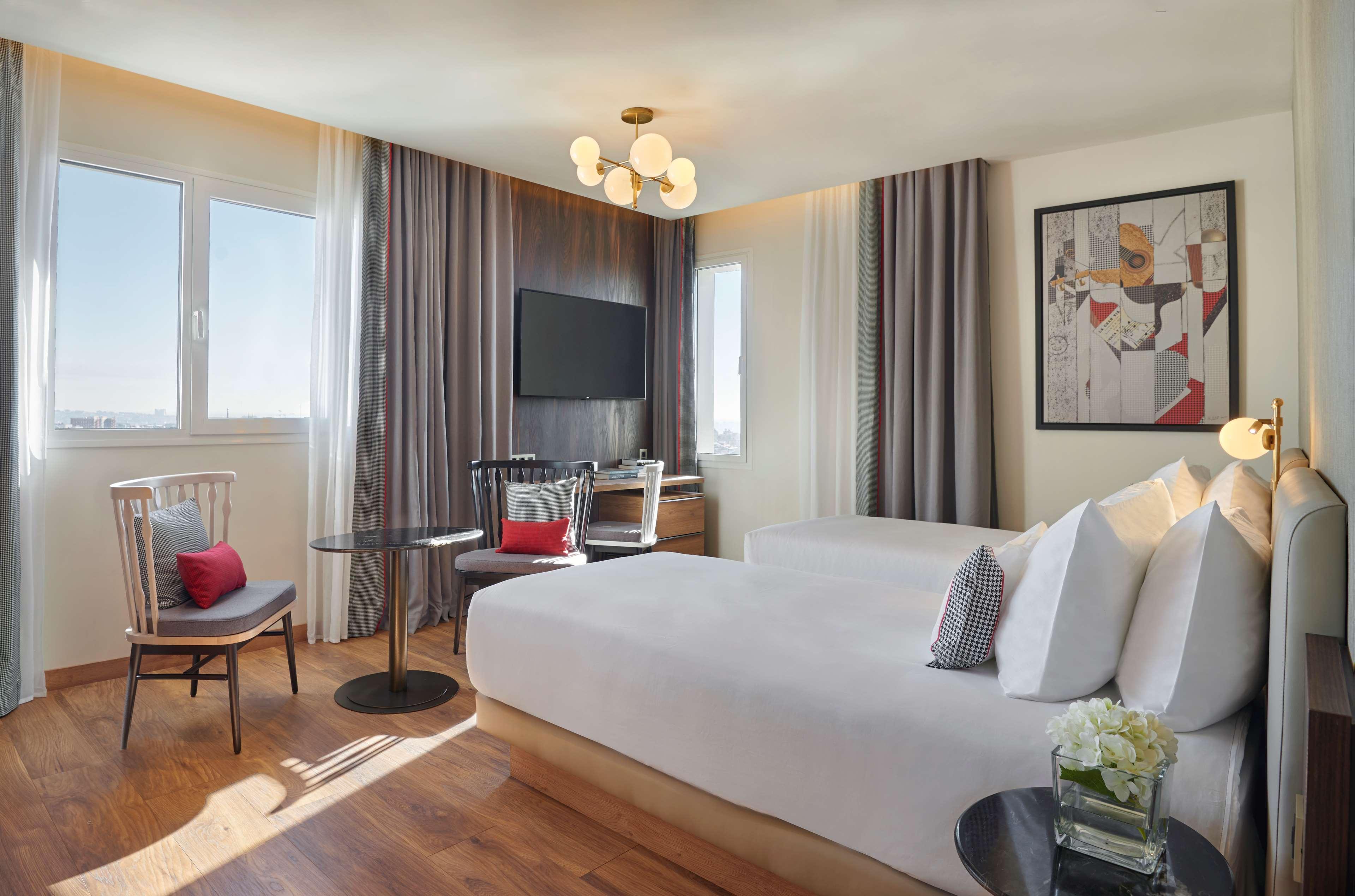 Hotel Hyatt Centric Gran Via Madrid Esterno foto A bedroom at the hotel