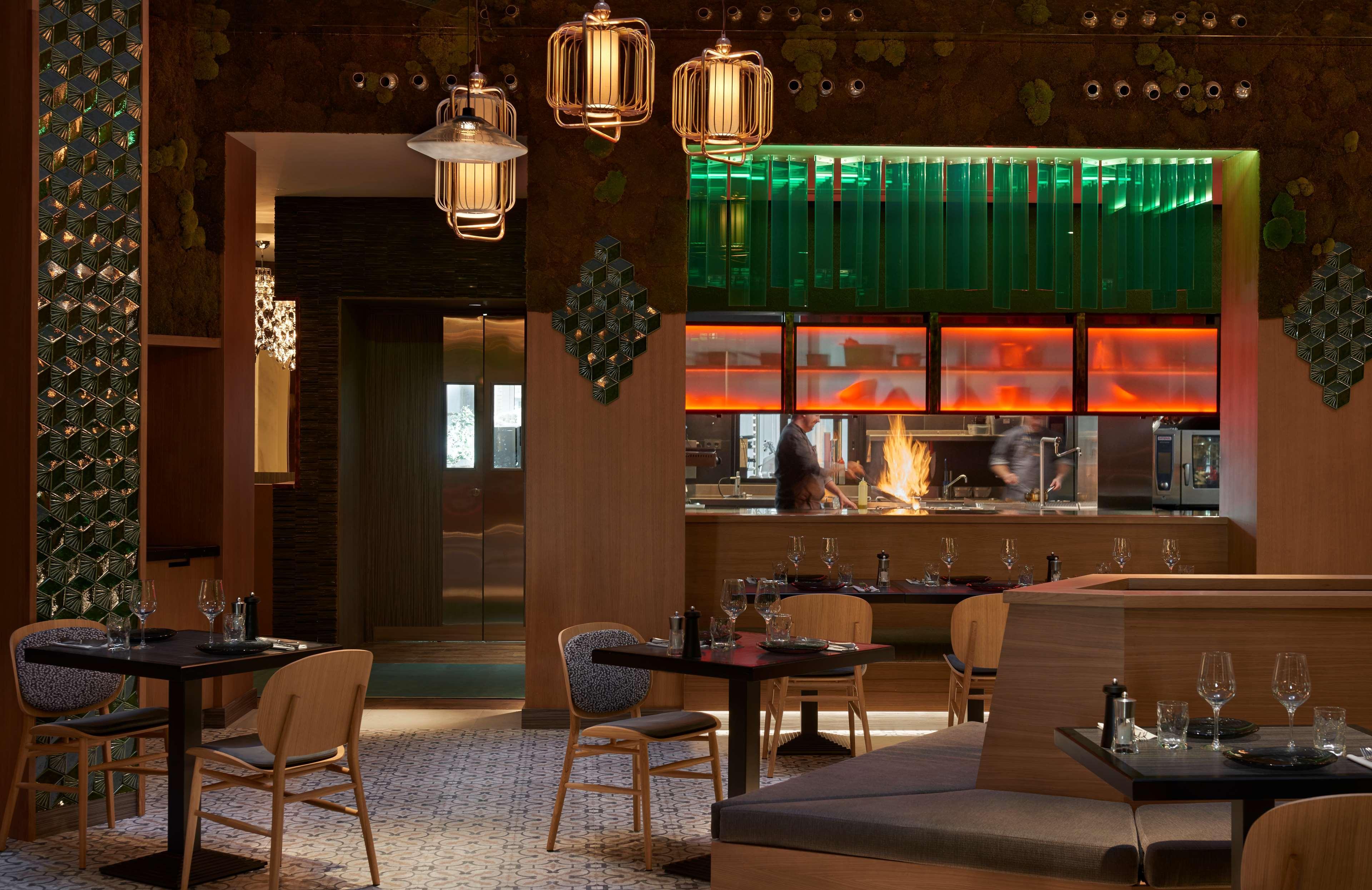 Hotel Hyatt Centric Gran Via Madrid Esterno foto The interior of the restaurant