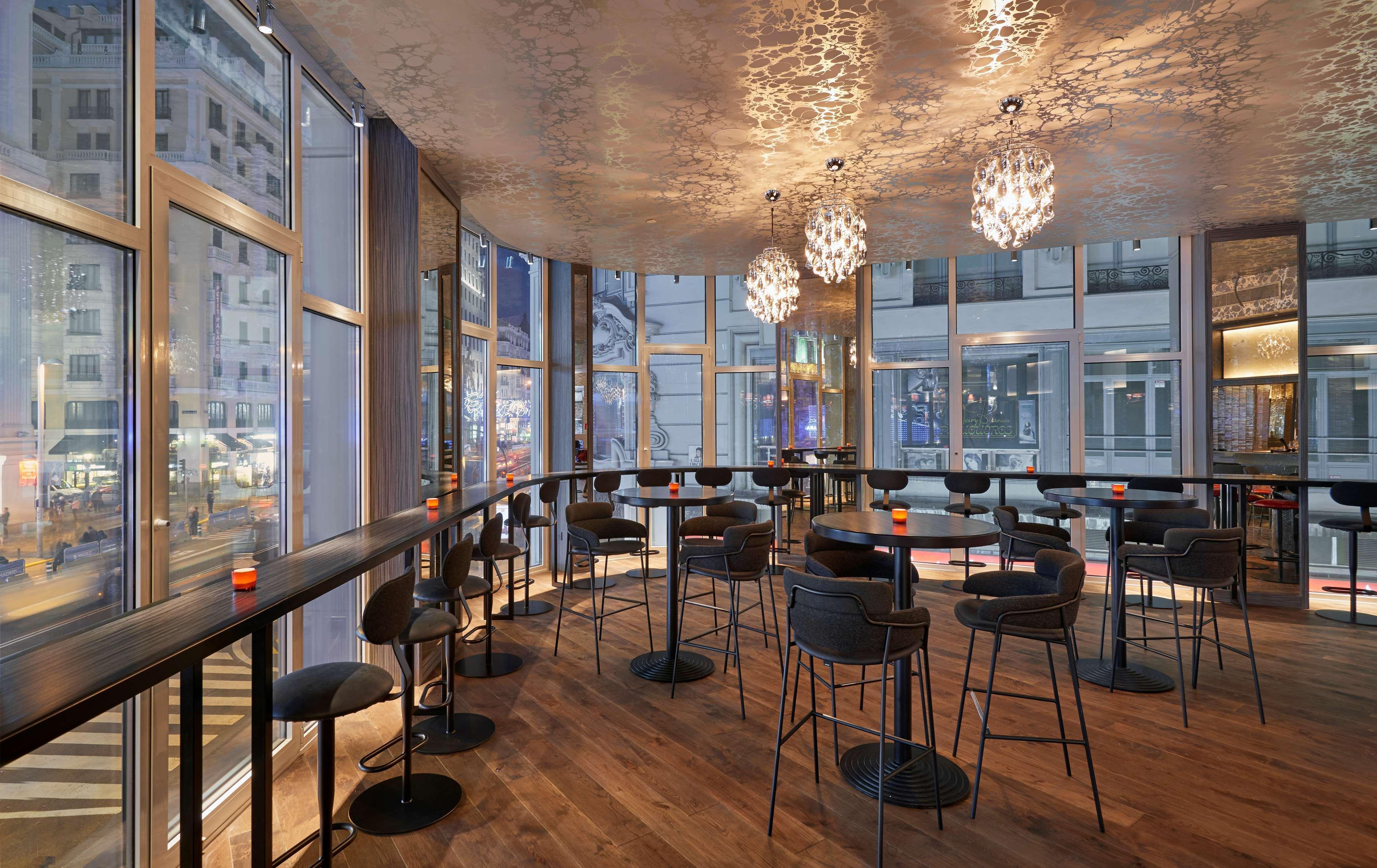 Hotel Hyatt Centric Gran Via Madrid Esterno foto The bar at the 10th floor