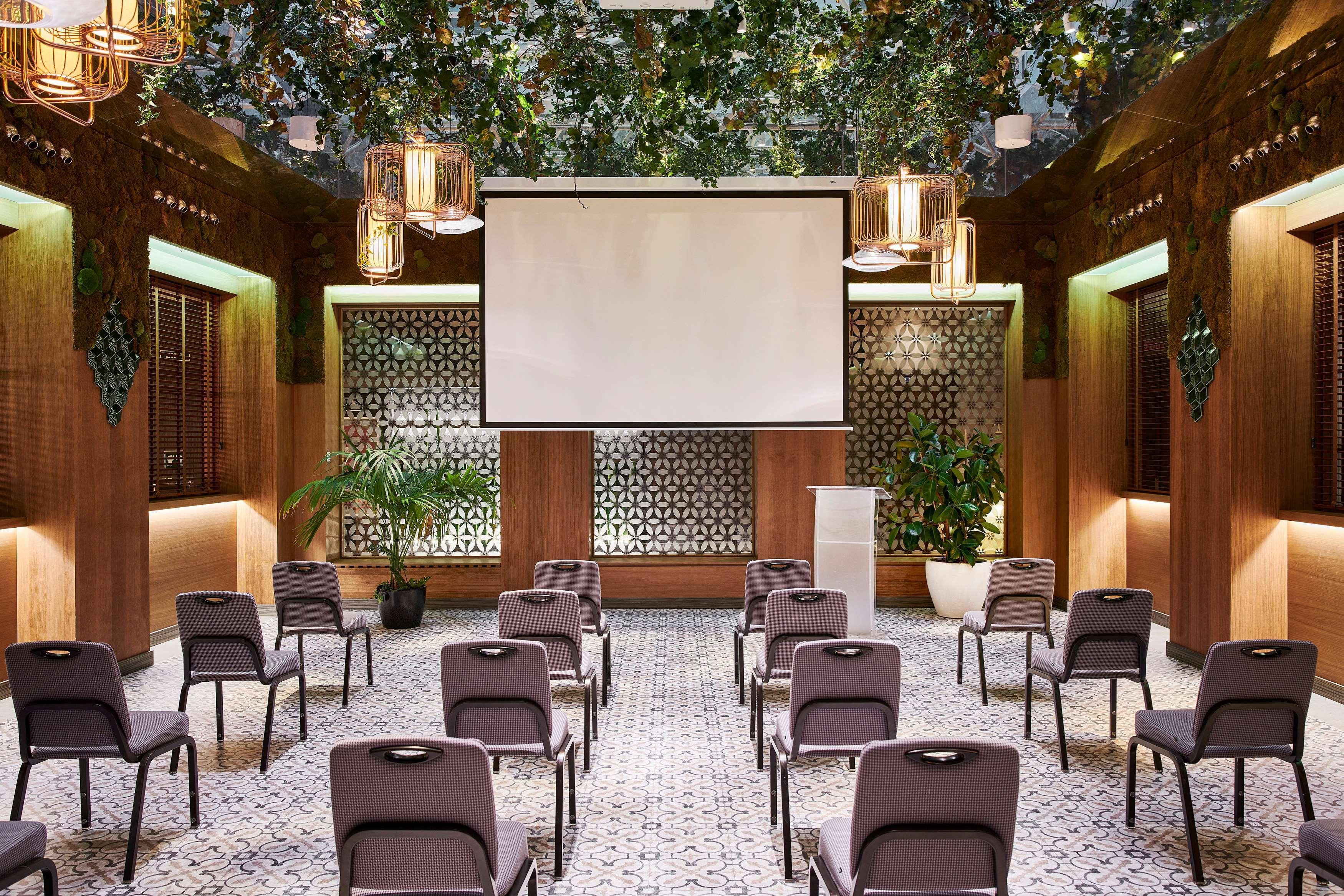 Hotel Hyatt Centric Gran Via Madrid Esterno foto The meeting room