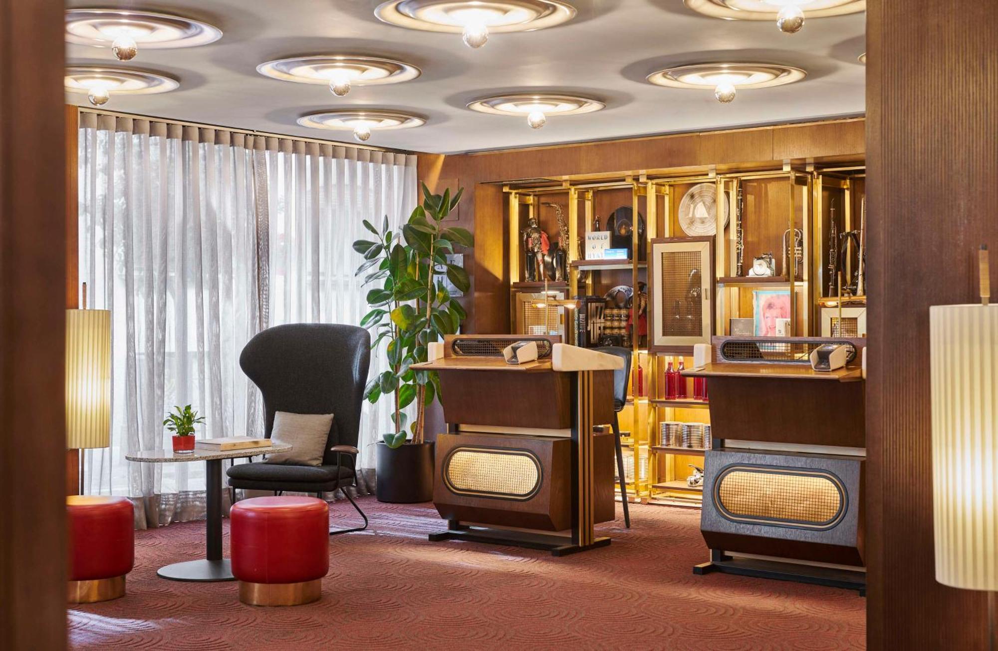 Hotel Hyatt Centric Gran Via Madrid Esterno foto The reception area