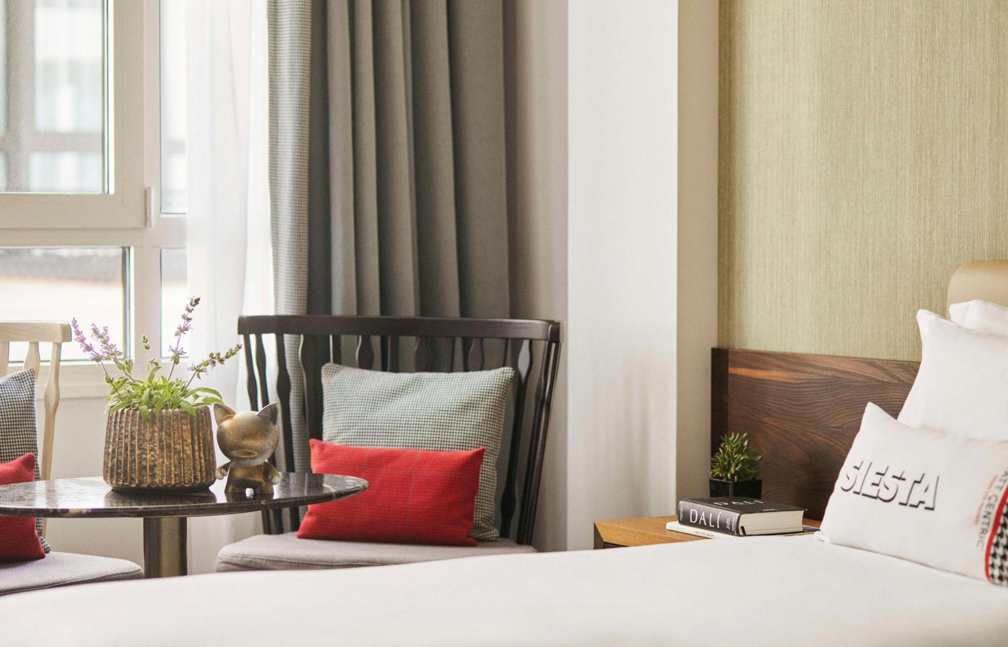Hotel Hyatt Centric Gran Via Madrid Esterno foto A bedroom at the hotel