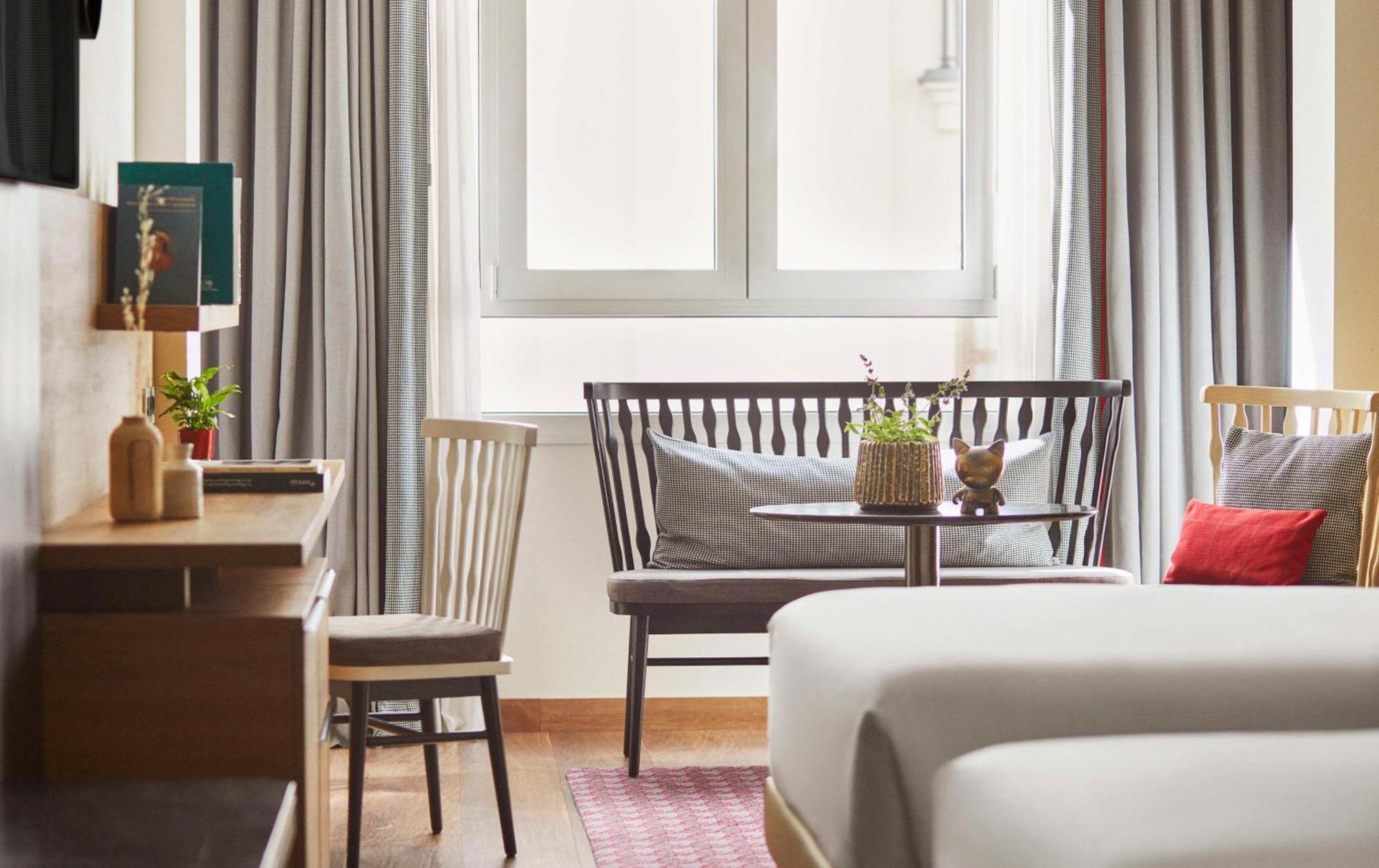 Hotel Hyatt Centric Gran Via Madrid Esterno foto A room at the hotel