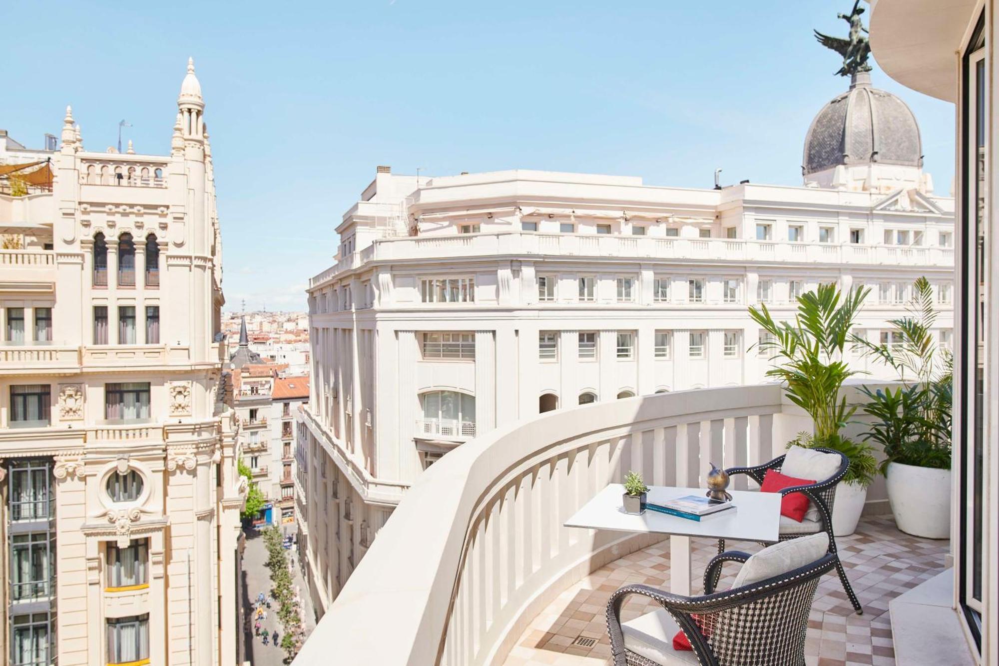 Hotel Hyatt Centric Gran Via Madrid Esterno foto Terrace of the hotel