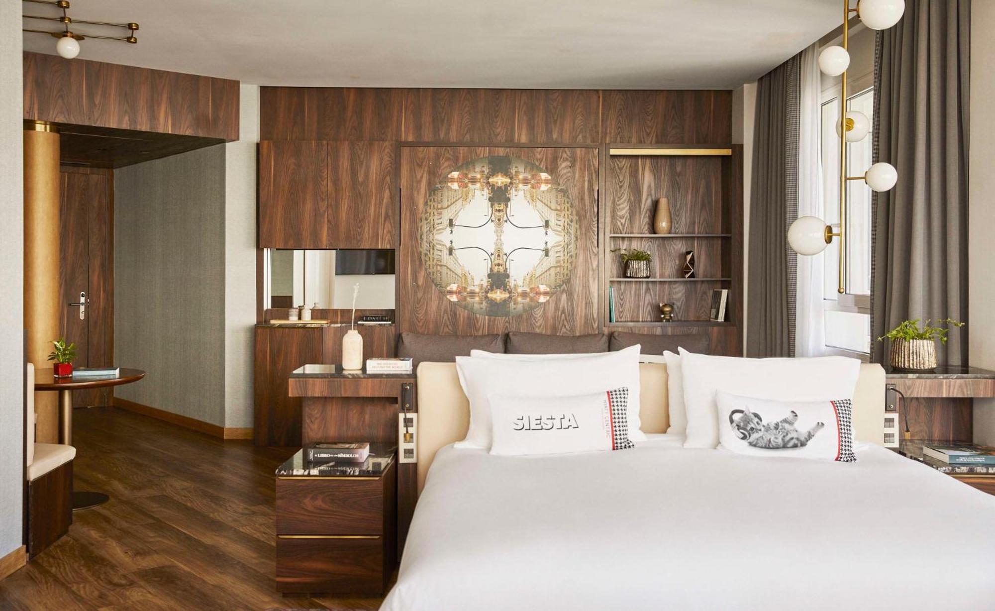 Hotel Hyatt Centric Gran Via Madrid Esterno foto A bedroom at the hotel