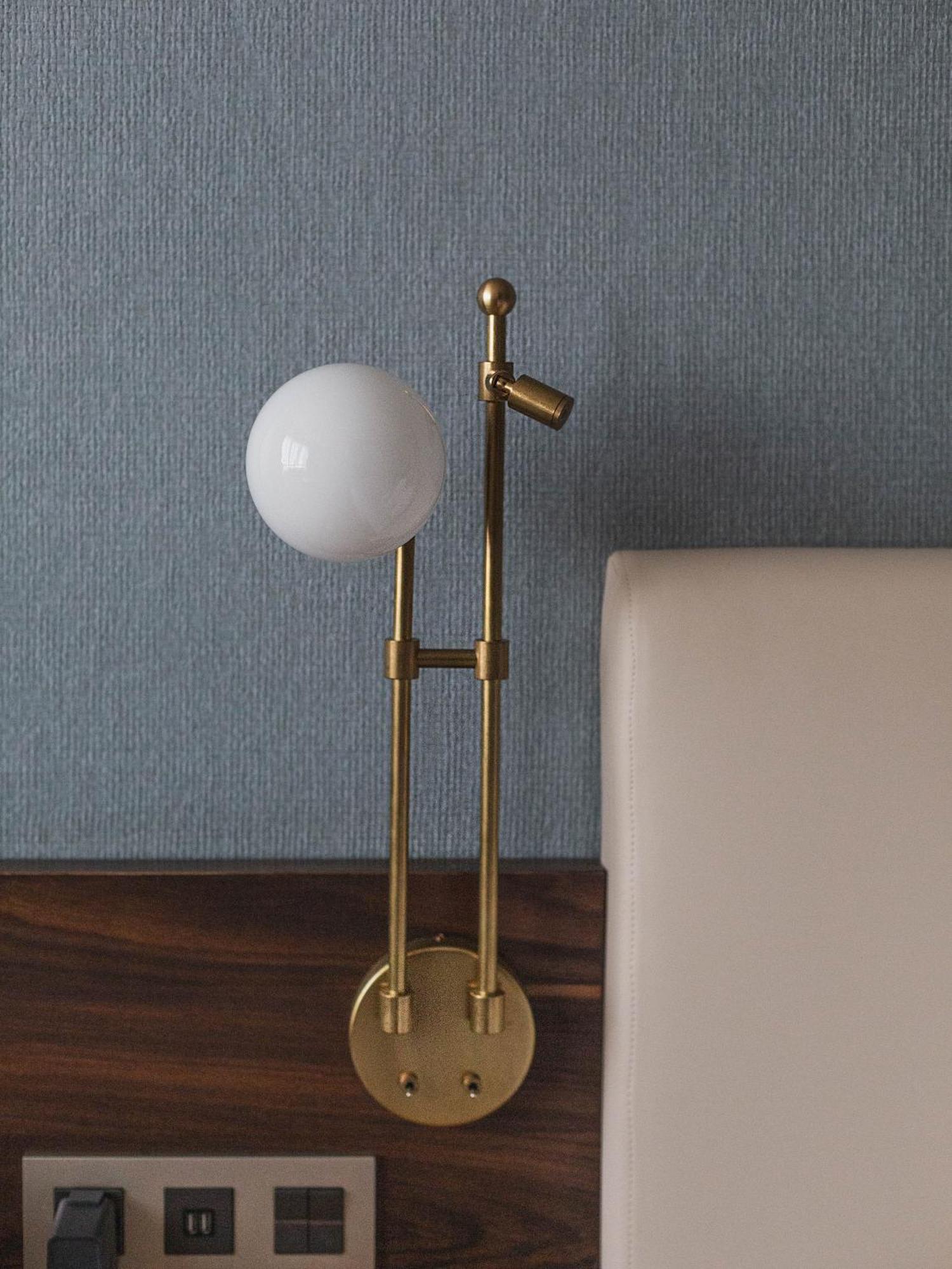 Hotel Hyatt Centric Gran Via Madrid Esterno foto A table lamp